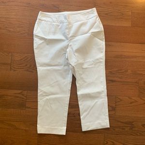 So-Slimming white pants